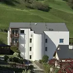 Cucagna Apartament *