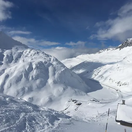 Cucagna ديسنتس